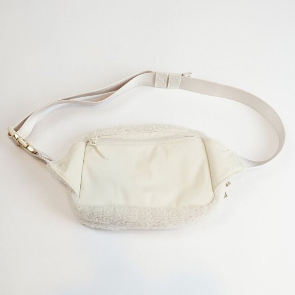 Lululemon Everywhere Belt Bag Large 2L Sherpa Fleece White Opal Gold - Picture 2 of 7